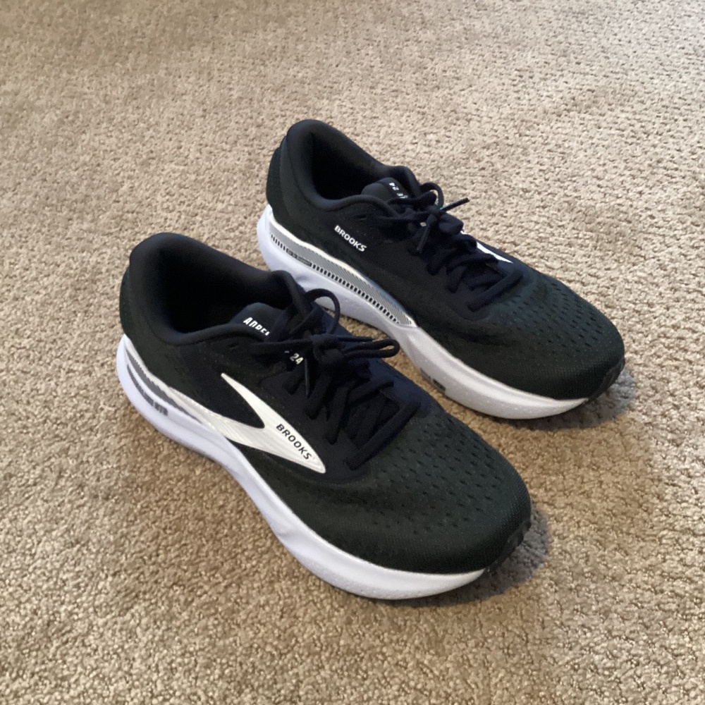 Brooks Adrenaline 24 GTS wide sneakers